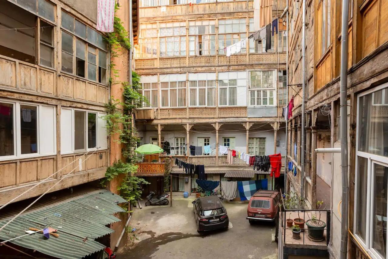 Room With Quite Yard View 第比利斯 外观 照片